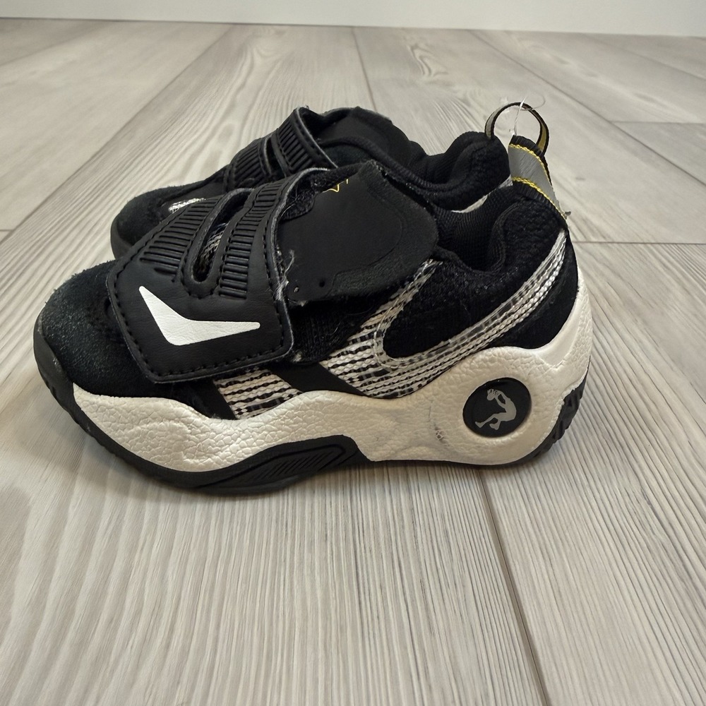 SHAQ Raq Basketball Shoes Sneaker Black White Boys 6 Low Hook/Loop